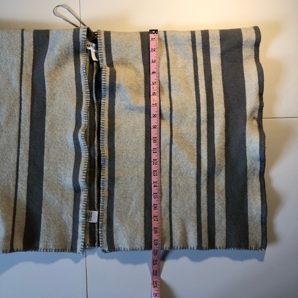 Gray and white striped boxy cardigan - Picture 6 of 6